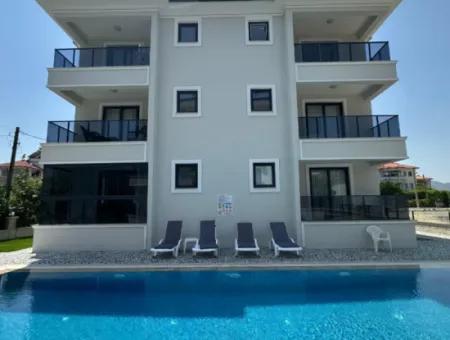 Zu Verkaufen 2 In 1 Wohnung Ohne Fußbodenheizung Schwimmbad Im Zentrum