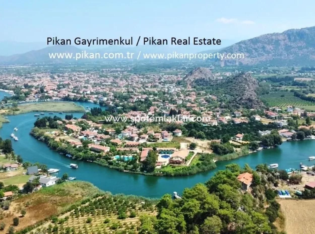 Dalyanda Kanala Yakın Satılık 596 M2 Arsa Ve Sıfır Villa