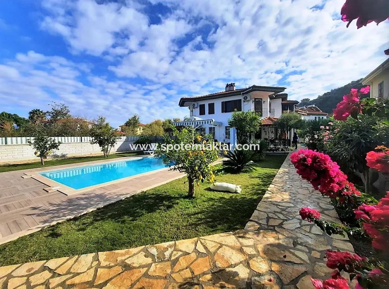 Muğla Dalyanda 845 M2 Arsada 6+2 Yüzme Havuzlu 2 Villa Satılık