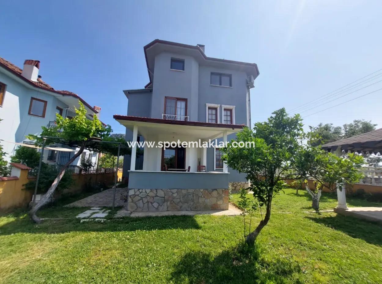 Mugla Okçularda 1.000 M2 Arsada, 200 M2, 4+1 Eşyalı Dubleks Kiralık