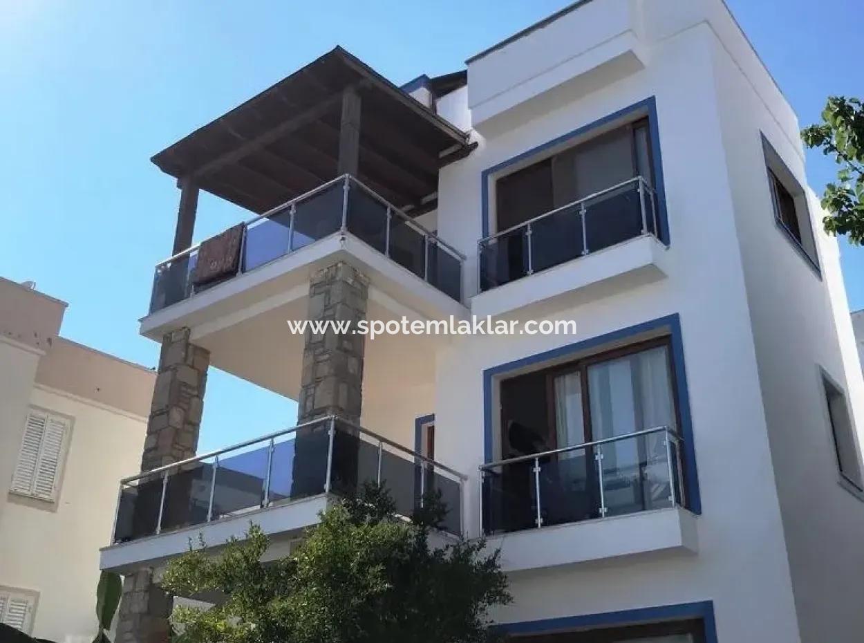 Bodrum Yalıkavakta Satılık Ful Deniz Manzaralı Villa