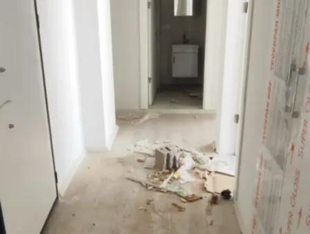 Karaburunda Havuzlu Sitede  2+1 Daire Satılık