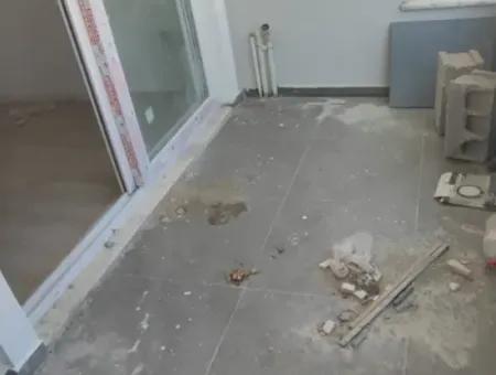 Karaburunda Havuzlu Sitede  2+1 Daire Satılık