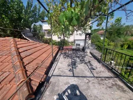 Muğla Köyceğiz Gülpınar’da Göl Yakını Bahçeli Kargir Köy Evi Satılık