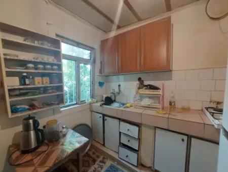 Muğla Köyceğiz Gülpınar’da Göl Yakını Bahçeli Kargir Köy Evi Satılık
