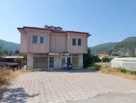 Ortaca Dalyan Yolu Üzeri 220 M² Kiralık Dükkan – İşlek Lokasyon, Çok Amaçlı Kullanım!