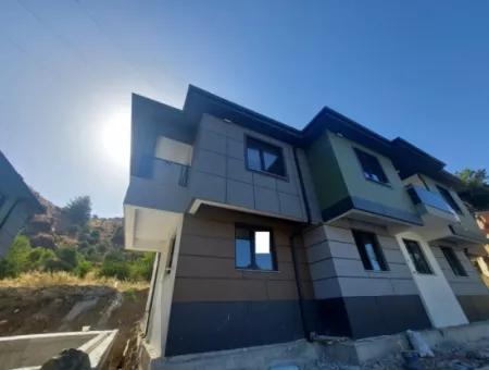 Muğla Ortaca Çaylı’da Havuzlu Sıfır Giriş Kat Daire Acil Satılık